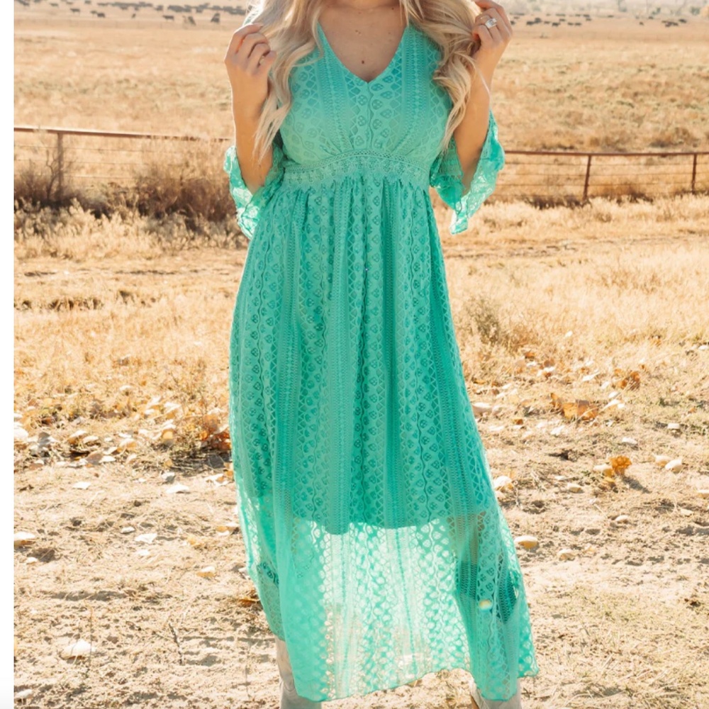 Chic Lace Midi Dress in Aqua